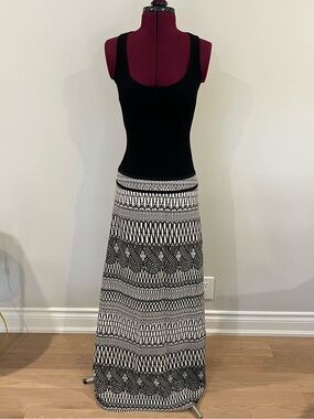 Guess by Marciano 100% silk maxi dress in black and white